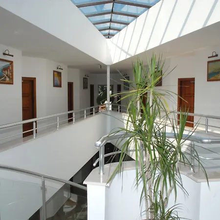 Elegance Hotel
